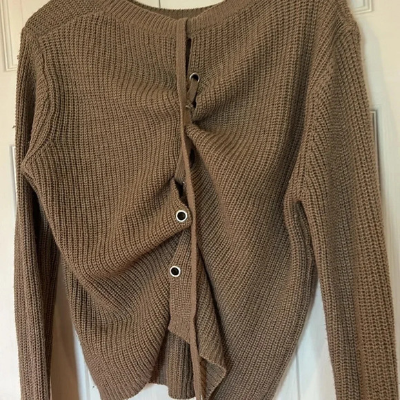 UB Tan long sleeve sweater Sz - Picture 5 of 14